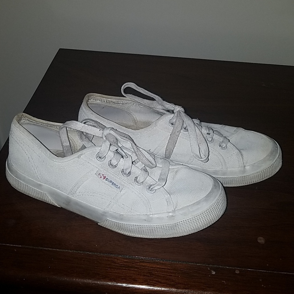 Superga white tennis shoes